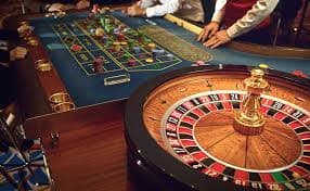 rtp996 မိုဘိုင်းအက်ပ် ဖြင့် Live Casino ကစားနေသောမြင်ကွင်း